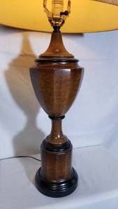 lot 356 image: Tall Wooden Pedestal Urn Table Lamp