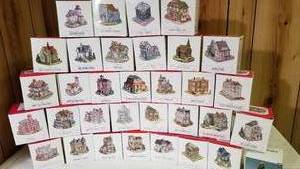 lot 348 image: Liberty Fall Americana Collection, Lot of 33