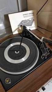 lot 500 image: Retro Hitachi Stereo Turntable System DPK-345