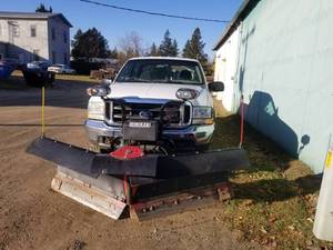 2002 Ford F250 XLT SuperDuty 4x4 with 8 Hiniker V-Plow