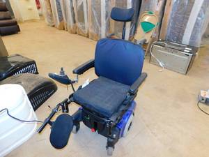 lot 3 image: Quickie Perfect Fit Freestyle Electric Wheelchair