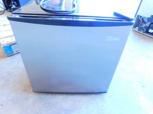 lot 9 image: Midea Compact Single Reversible Door Refrigerator