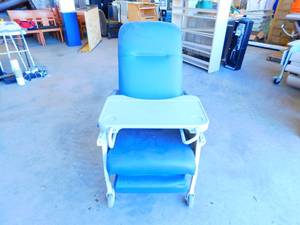 lot 11 image: Medial Geri Chair Recliner