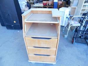 lot 27 image: Medical Cart