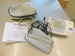 lot 41 image: Omron Automatic Blood Pressure Monitor with ComFit Cuff