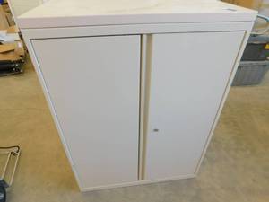 lot 58 image: White Metal Cabinet with Shelving