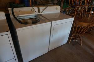 lot 20 image: Maytag Washer and Dryer Set