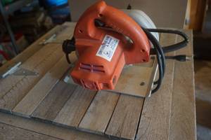 lot 40 image: Milwaukee Skil Saw