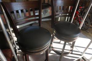 lot 26 image: Set of 2 High Back Bar Stools