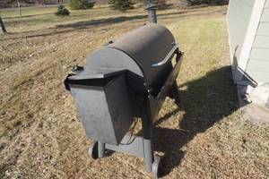 lot 55 image: Traeger Combination Smoker Grill With Cover