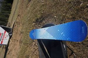 lot 77 image: Pinnacle Vodka Brand Snow Board