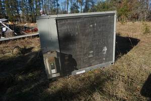 lot 7 image: Trane Model YCD120B3HAEA 12 Ton Commercial Roof Top Air Conditioning Unit