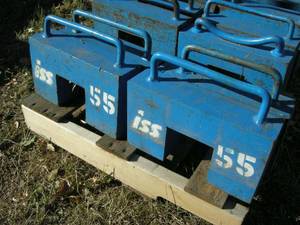 lot 7 image: Four 55lb Tractor Weights