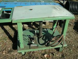 lot 12 image: 2000lb Capacity Heavy Duty Lift Table