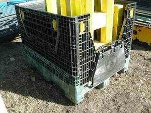 lot 18A image: Lear Collapsible Composite Crate