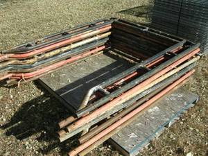 lot 40 image: 12 Scaffold End Pieces
