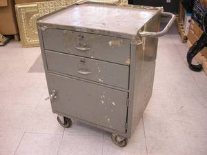 lot 51 image: Rolling Metal Cabinet