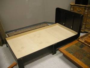lot 63 image: Twin BedframePlatform