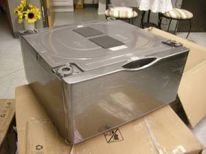 lot 68 image: Samsung WasherDryer Pedestal With Drawer