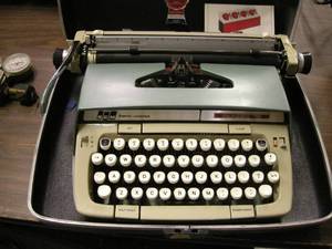 lot 80 image: Vintage Smith-Corona Classic 12 Typewriter With Case