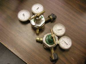 lot 81 image: 2 Smith Welding Tank Gauges