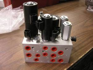 lot 84 image: Genie Vertical Lift Function Manifold