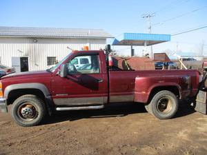 lot 2 image: 2000 Chevy 3500