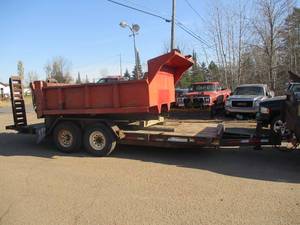 lot 3 image: 2006 Felling Trailer