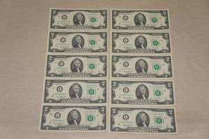 lot 41 image: (10) Sequential $2 Bills - Nearly Uncirculated