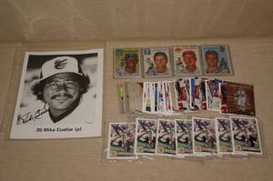 lot 66 image: Baseball and Football Cards and Photos