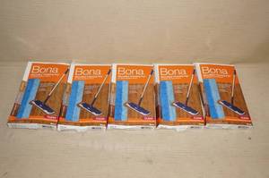 lot 148 image: 5 Bona Cleaning Pads