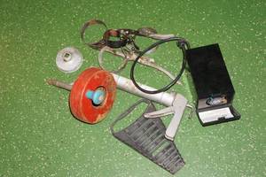 lot 183 image: Oil Filter Wrenches, Manual Snake