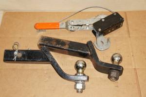 lot 185 image: Cable Come Along, 2 Hitches