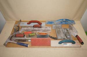 lot 189 image: Tool Box with Concrete Tools