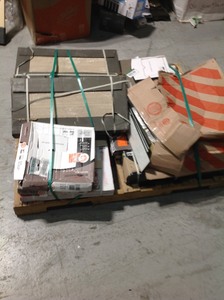 lot 17 image: Pallet with assorted ceramic and vinyl  tiles see pictures