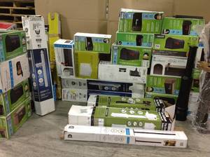 lot 20 image: Pallet with assorted Mailboxes and poles see pictures