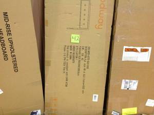 lot 42 image: Pallet with assorted Headboards see pictures