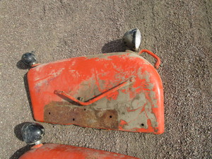 lot 41 image: Allis Chalmers Tractor Fenders