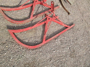 lot 42 image: Horse Drawn Sleigh Runners & Leaf Spring