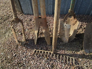 lot 44 image: Hand Tools