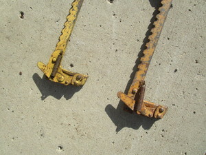 lot 48 image: Fence Stretcher