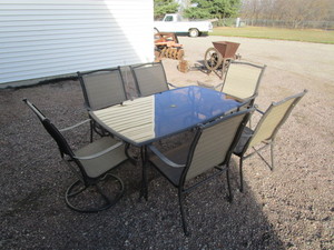 lot 51 image: Patio Table & Chairs