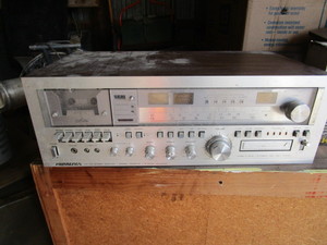 lot 64 image: Radios