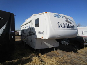 lot 7 image: 2007 Wildcat 27RLW Camper