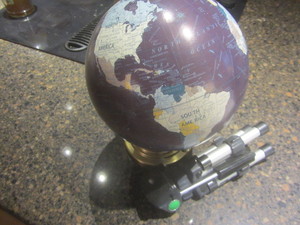 Globe - 8. Slik folding tripod...