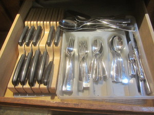 Flatware with knives...