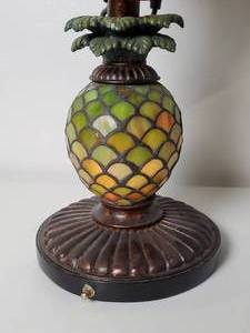 lot 15 image: Decorative Oscillating Table Fan w Light up Base