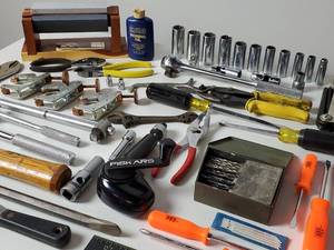 lot 30 image: Variety of Hand Tools
