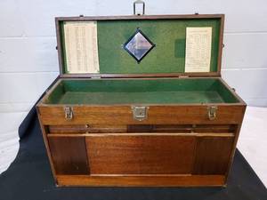 lot 72 image: Antique Workmans Tool Box