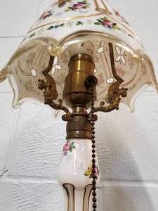 lot 80 image: Vintage Glass Lamp
